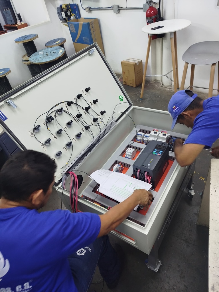 TABLERO POTENCIA Y CONTROL SIST. PRESION CTTE 2BBAS 15HP 3/230V CON VARIADOR INVT (AQUAFLOW)