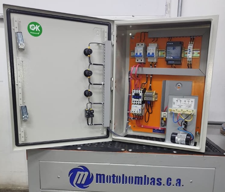 TABLERO POTENCIA Y CONTROL P/MOTOR MOTAQUA MF SERIE MTS MOD. TMDEM4ORSF05F  0,50HP 1PH/230V CON CAJA DE CAPACITORES