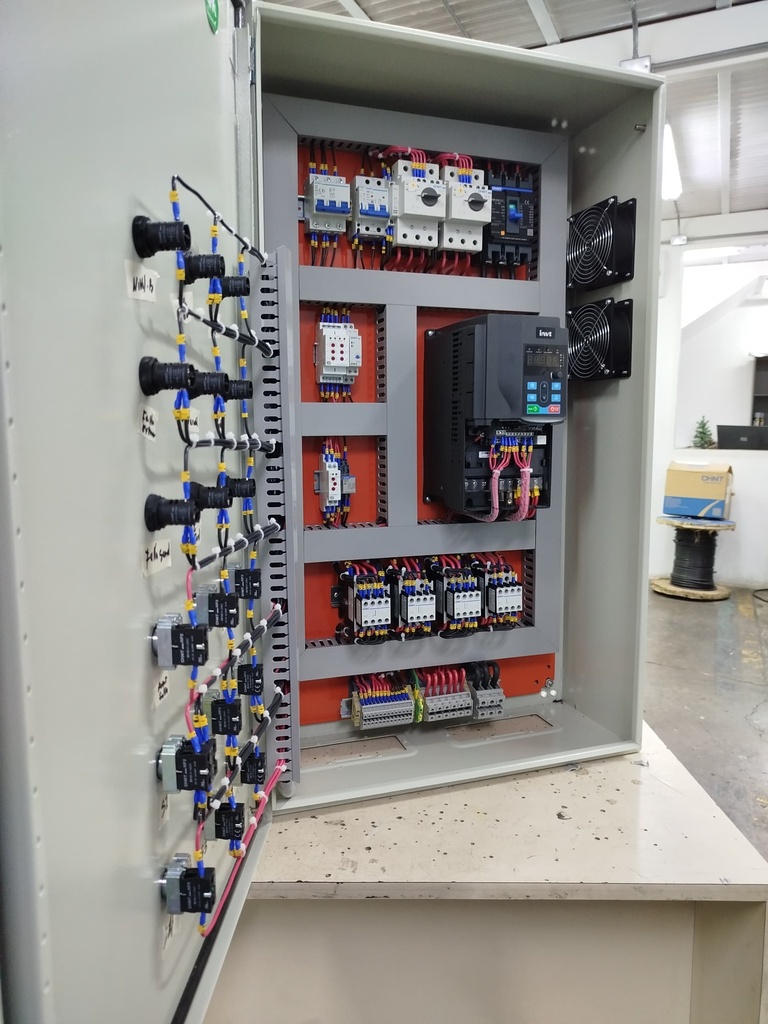 TABLERO POTENCIA Y CONTROL SISTEMA PRESION CONSTANTE  SERIE  MDE  MOD.  TMDEAQUAFLOW  PARA  2BBAS 15HP 3/230V CONTROLADO POR VARIADOR DE FRECUENCIAS INVT GD270